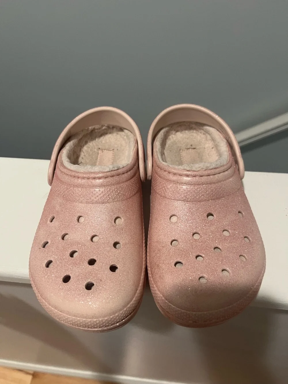 CROCS J2 Size 2 Kids Sparkle Pink Faux-Fur Lined Clog